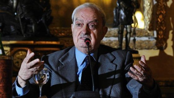 Palermo, paura per Emanuele Macaluso: si sente male al convegno su Pio La Torre
