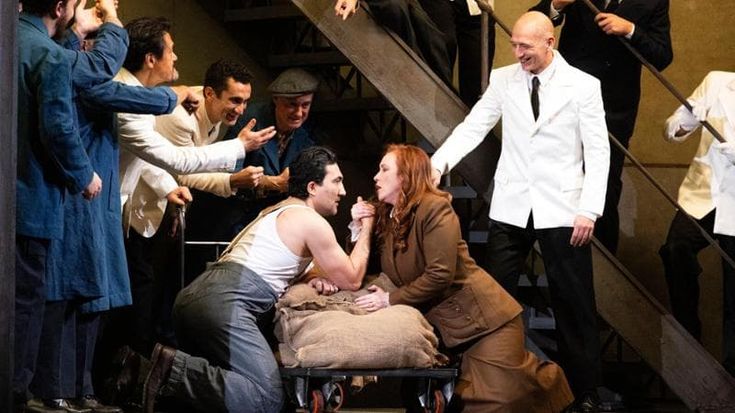 Alla Scala la Lady Macbeth bandita per “pornofonia”