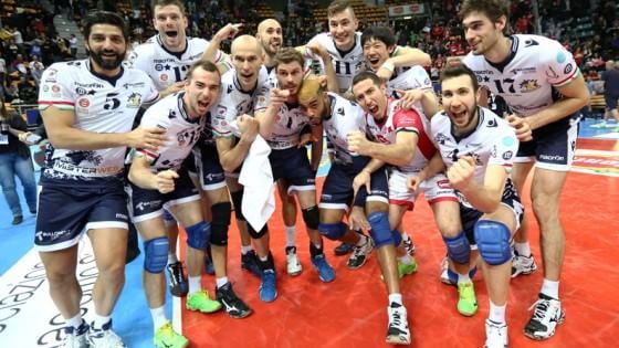 Volley, SuperLega: Trento batte Latina e resta in vetta. Ma le altre replicano