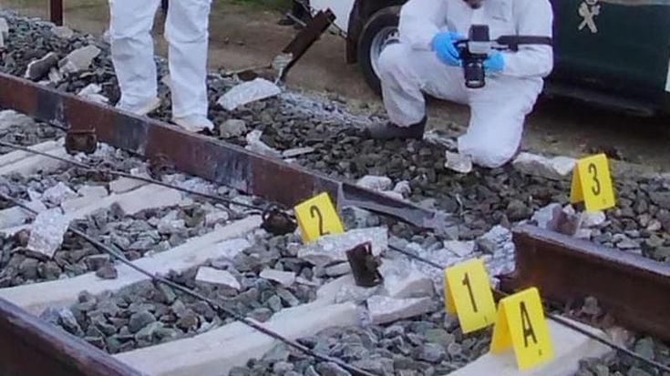 Incidente ferroviario in Spagna. Disastro in venti secondi, la pista del giunto rotto