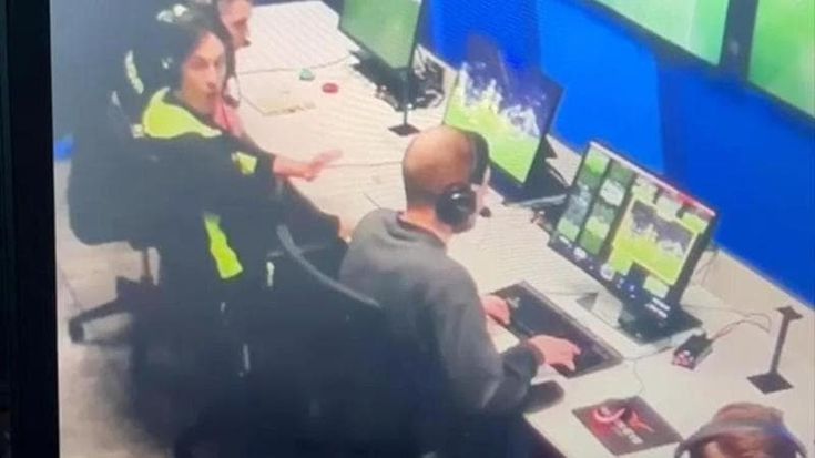Caso arbitri, la procura di Monza: “Archiviare Rocchi per le bussate in sala Var”