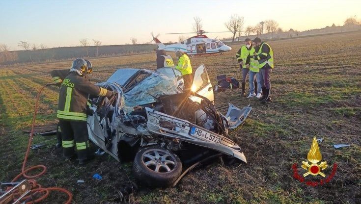 Incidenti stradali, scontro tra due auto tra Melegnano e San Zenone: cinque feriti gravi