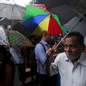 India, liquore tossico a Mumbai: 25 morti