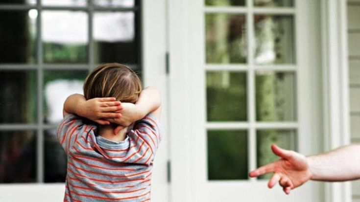 Napoli, “bimbo autistico allontanato da uno spettacolo”. Il teatro: “No, sono andati via da soli”