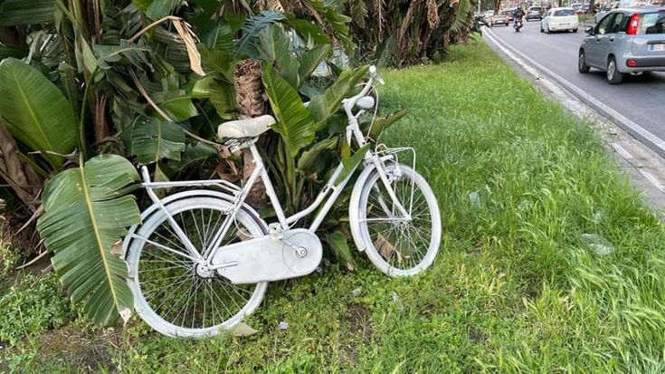 Napoli, una bici per Salvatore. Il figlio: “Via Argine è una strada killer”