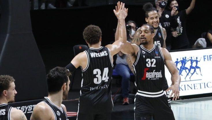 La Virtus rinasce e sbanca Varese