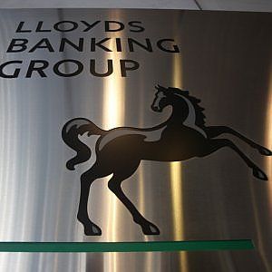 L'utile di Lloyds cala, ma lo stipendio dell'ad corre a 20 milioni