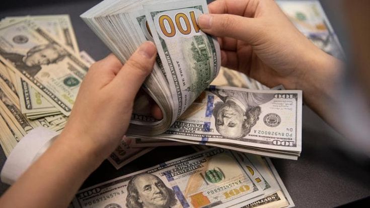 Se al re dollaro cade la corona chi guadagna e chi perde