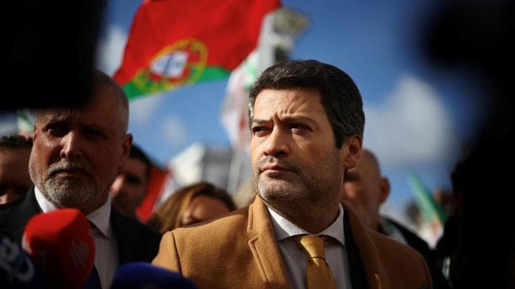 Portogallo al voto, tra i favoriti il leader di estrema destra Ventura che attacca gli “zingari”