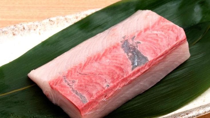 La ricciola tra fumi, agrumi e frutti esotici: cinque ristoranti a Milano dove provarla