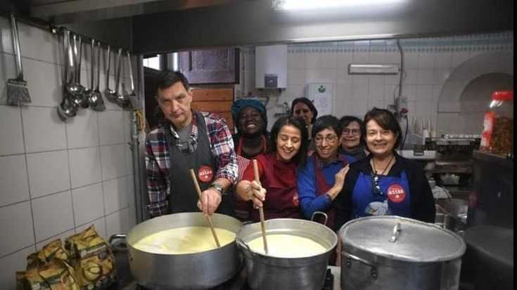 Natale, Tiberio Timperi 'cameriere' al pranzo di Sant’Egidio