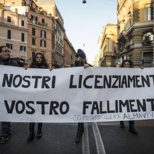 Crisi Almaviva a Roma, le testimonianze: "Adesso come potrò sposarmi? E il mio collega torna dai suoi a 48 anni"