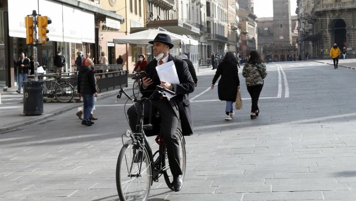 Arancione scuro: controlli in centro, bolognesi disciplinati