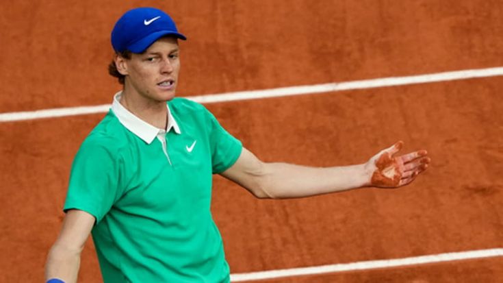 Sinner, Sabalenka e gli altri big del tennis contro il Roland Garros: oggi la protesta dei 15 minuti