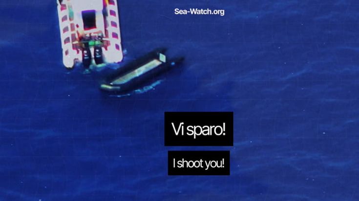 I libici puntano le armi contro la ong Sea Watch: “Andate via, vi spariamo”