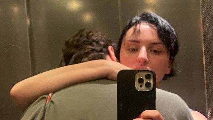 Arisa pubblica le prime foto insieme al nuovo fidanzato Walter Ricci: “La felicità esiste!”