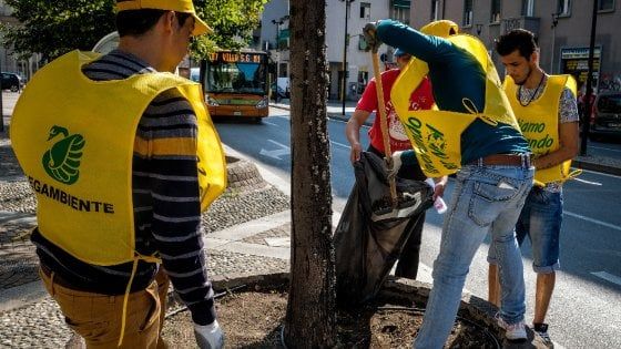 Verde, graffiti e manutenzione: ecco il progetto 'lavori utili' per i profughi ospiti a Milano