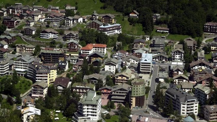 Aprica, lascia la mamma e il padre novantenni senza cibo e acqua: la donna trovata morta, l’uomo in fin di vita con una gamba in cancrena. Il figlio, 61 anni, si faceva mantenere da loro