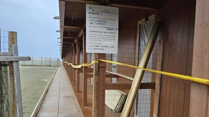 Ostia, sigilli al lido Venezia: sequestrate 200 cabine. “Sono abusive”
