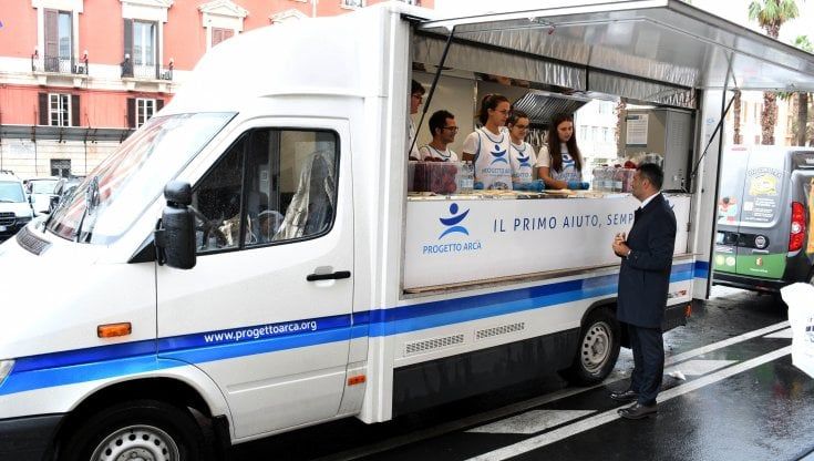 Un food truck per i senza dimora a Bari: arriva in piazza Moro dall'11 luglio . Decaro: "Sono orgoglioso"