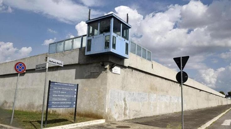 I boss comandavano anche in carcere: “A Rebibbia è un grand hotel”
