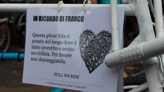 Reggio, ciclista travolto da un autocarro