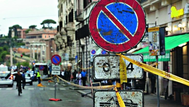 Fast&Furious blocca il traffico di Roma, i residenti: "Siamo ostaggio"