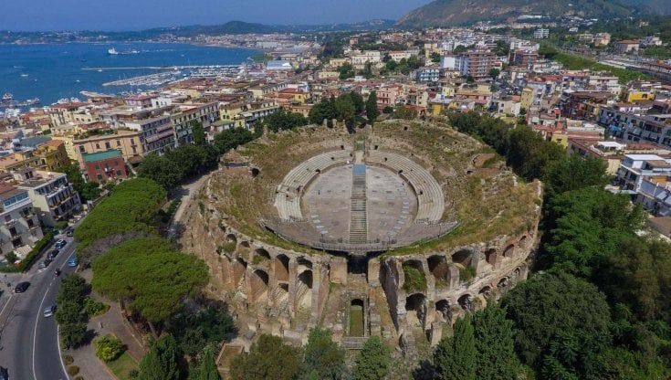Pozzuoli e i grandi anfiteatri dell'Italia antica: dialogo con i direttori