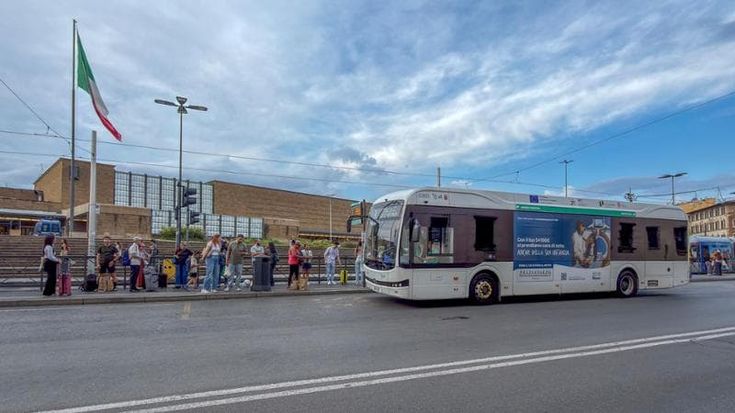 Controlli su bus, treni e traghetti meno di due ispettori al giorno