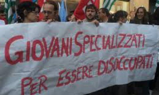 Ue, nuove povertà: aumenta il divario giovani-vecchi