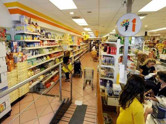 Gli italiani tornano a spendere per mangiare. E si dividono: 31 milioni per i cibi pronti, 26 per quelli salutisti