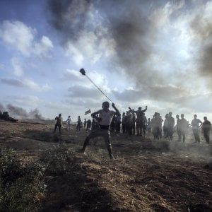 Gaza, 60 razzi verso Israele dopo la morte di un ragazzino palestinese. Raid sulla Striscia