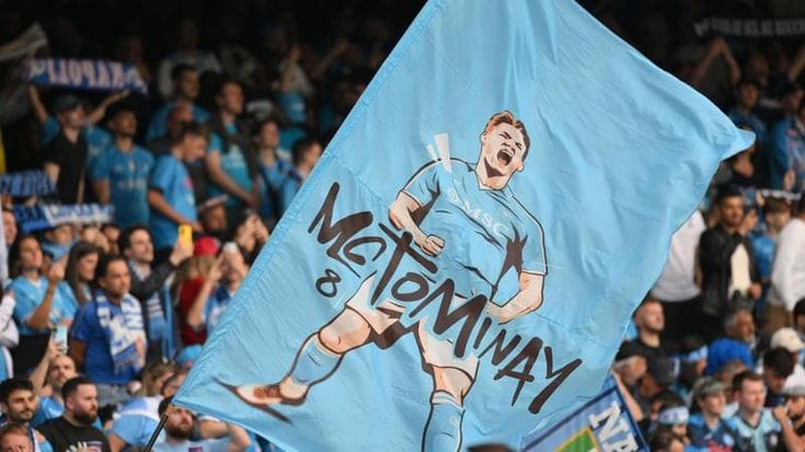 Napoli, l’abbraccio dei tifosi allo stadio “Abbiamo scritto la storia”