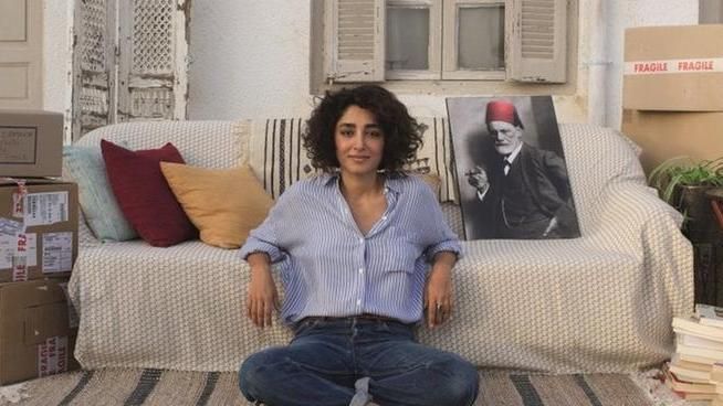 Ottocento Persone Fuori Un Divano A Tunisi Fa Il Bis Per Cinema A Palazzo La Stampa