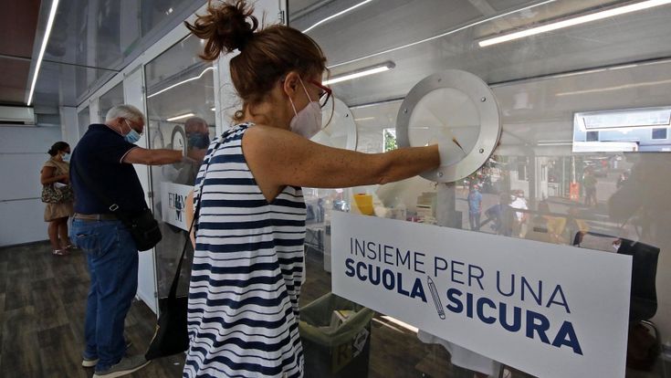 Scuola, il flop dei test sierologici: li ha fatti solo un docente su quattro 
