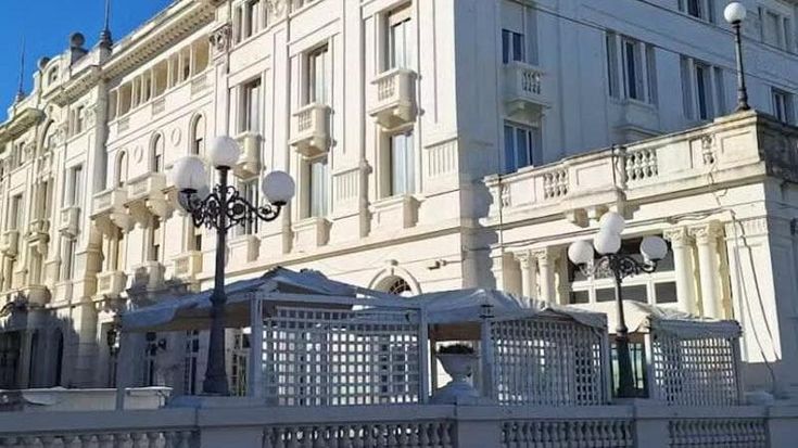 Grand Hotel Riccione: la dynasty dei Ceschina, il duce, la dolce vita, i misteri, il fallimento