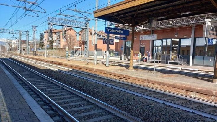Persona investita da un treno sui binari, è grave. Linea sospesa tra Chieri e Trofarello