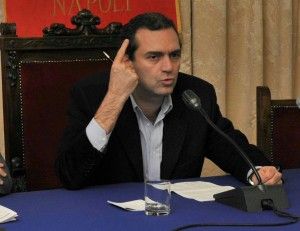 La classifica dei sindaci: de Magistris gi&ugrave;, De Luca sul podio