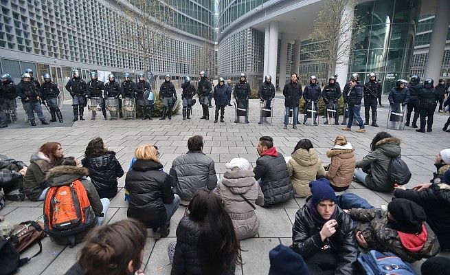 Milano, protesta dei forconi al via.200 in corteo davanti alla Regione