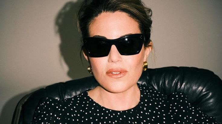 Monica Lewinsky debutta come modella e irrompe nella campagna elettorale Usa