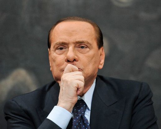 Berlusconi frena i suoi: "Stop a polemiche, non litigate su giornali e agenzie"