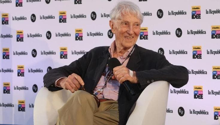 RepIdee 2026 - Standing ovation a Bologna per Corrado Augias: "Nell'Italia del 46 più fiducia di quanta ce ne sia oggi"