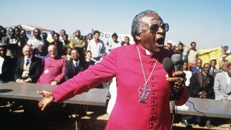 Desmond Tutu compie 90 anni. Ancora in salita i suoi sogni per un Sudafrica Arcobaleno