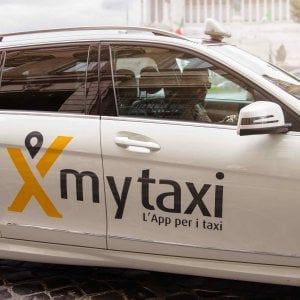 Treno e taxi, la mobilità è servita