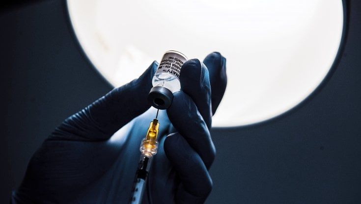 Boom di contagi in Sicilia, ma i ricoveri calano del 38% in 12 mesi: effetto delle vaccinazioni