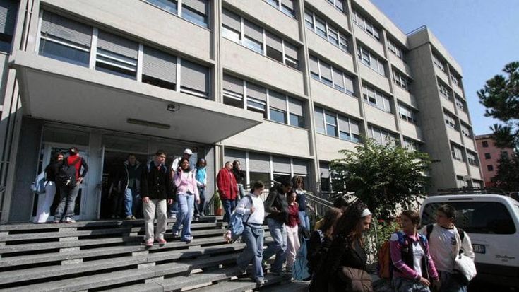 Iscrizioni alle scuole superiori, i primi dati a Genova: tengono i licei, ecco i numeri