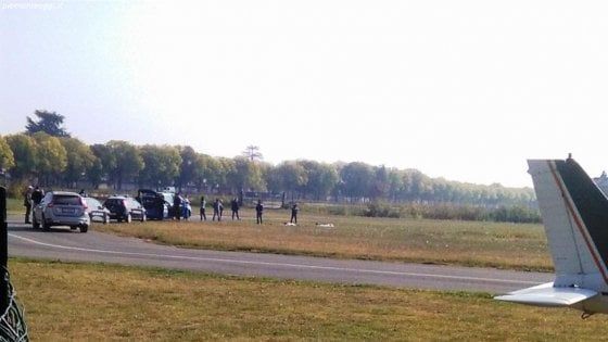 Vercelli, carabiniere paracadutista tenta una manovra in atterraggio, si schianta e muore