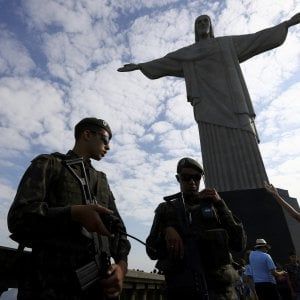 Rio, il collasso della sicurezza: file ai controlli, gli stadi restano vuoti