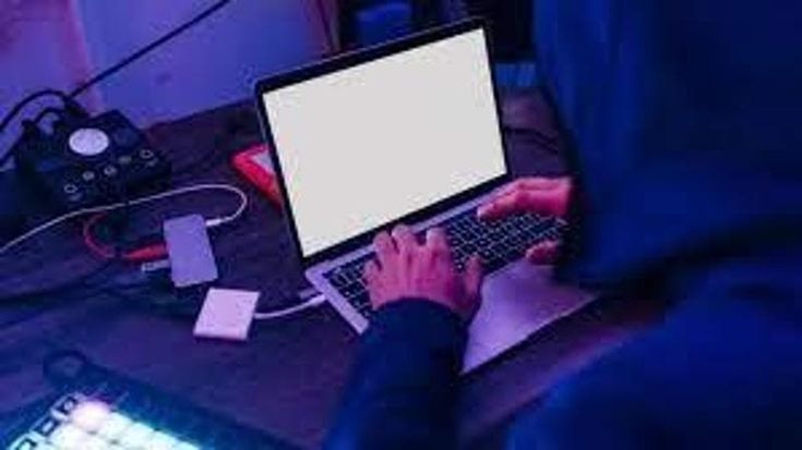 Riconoscimento facciale per chi guarda il porno online: la proposta del Regno Unito per tutelare i minori