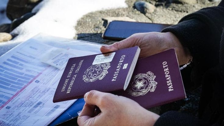 Passaporti, durata fissata a 10 anni. Iter più semplice in caso di furto all’estero